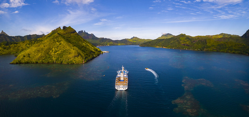 vue panoramique de l'aranui aux Iles Australes